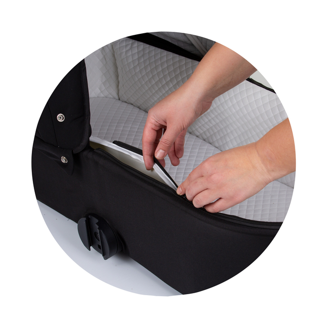 Chipolino Linea 3 in 1 Versatile Stroller 0 to 22 kg with accessories obsidian KKLI02401OB