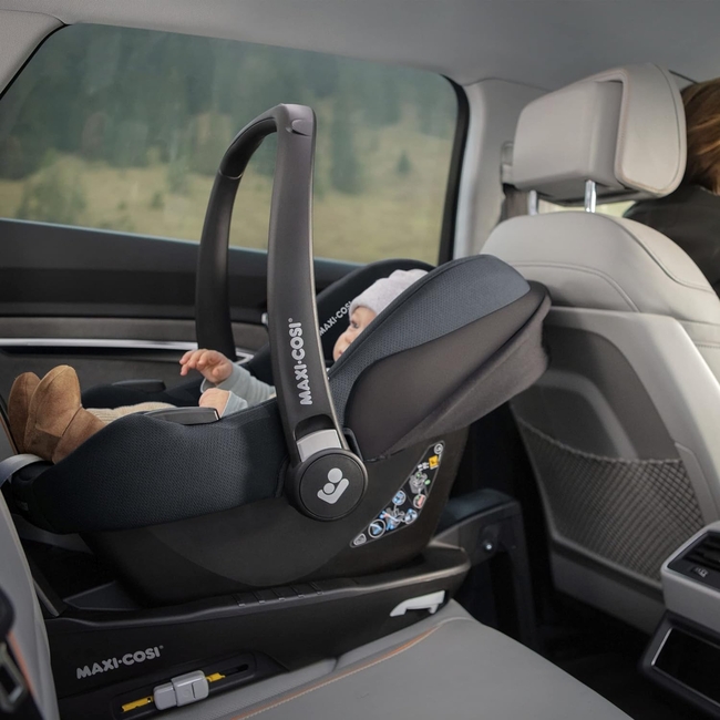 Maxi Cosi CabrioFix i-Size 0-12kg Infant Car Seat Essential Black BR76355