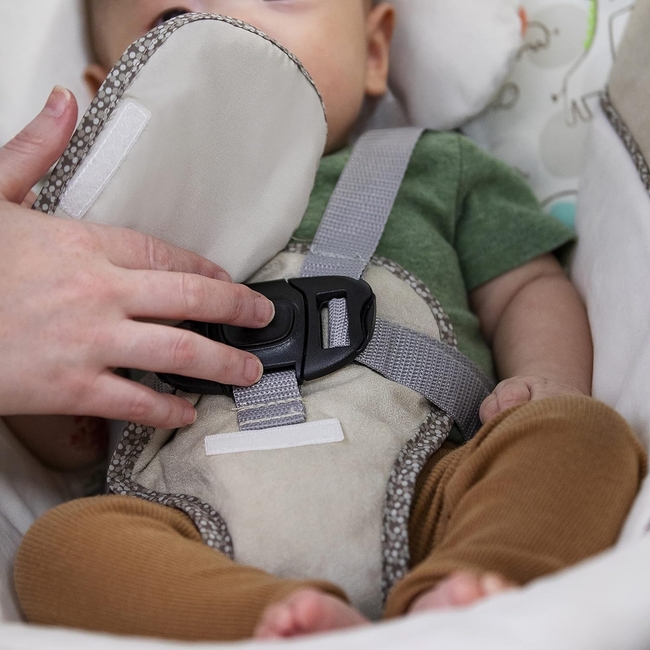 Ingenuity Comfort 2 Go Portable Ρηλάξ/Κούνια Cozy Kindom 60194 (Δώρο Super Απαλή Κουβερτούλα)