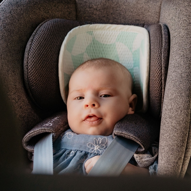 AeroMoov Air Layer Anti-Sweat Cover 0-13kg for Car Seat Cute Cubes