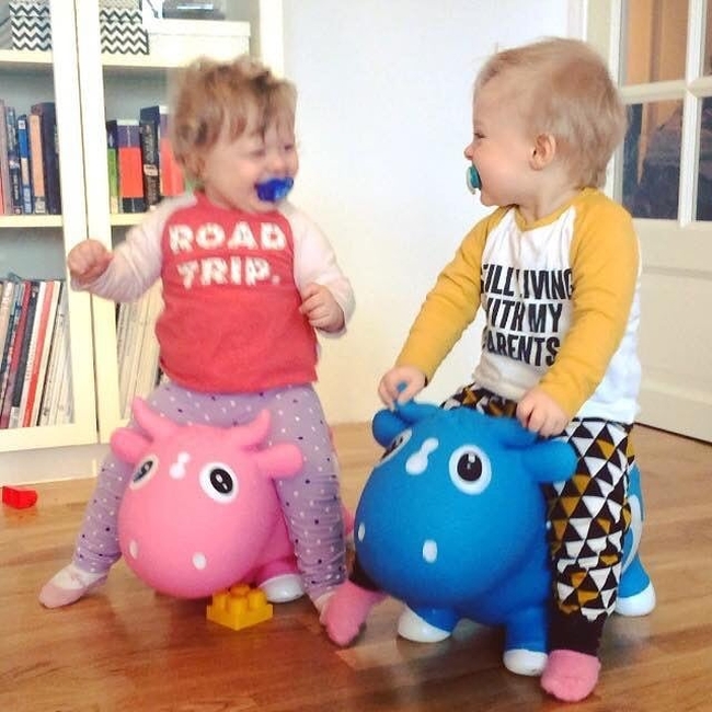 KidZZfarm Bella the cow Junior Dancing Inflatable Cow Hop Hop 40x20x30cm Rotten apple KMC150511